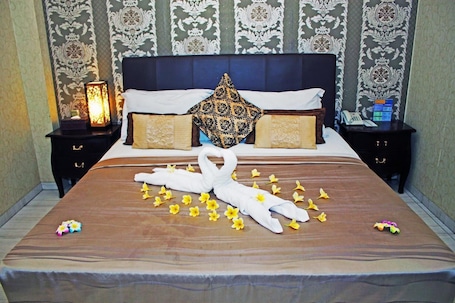 Premium bedding, in-room safe, desk, rollaway beds