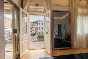 Premium bedding, minibar, in-room safe, desk