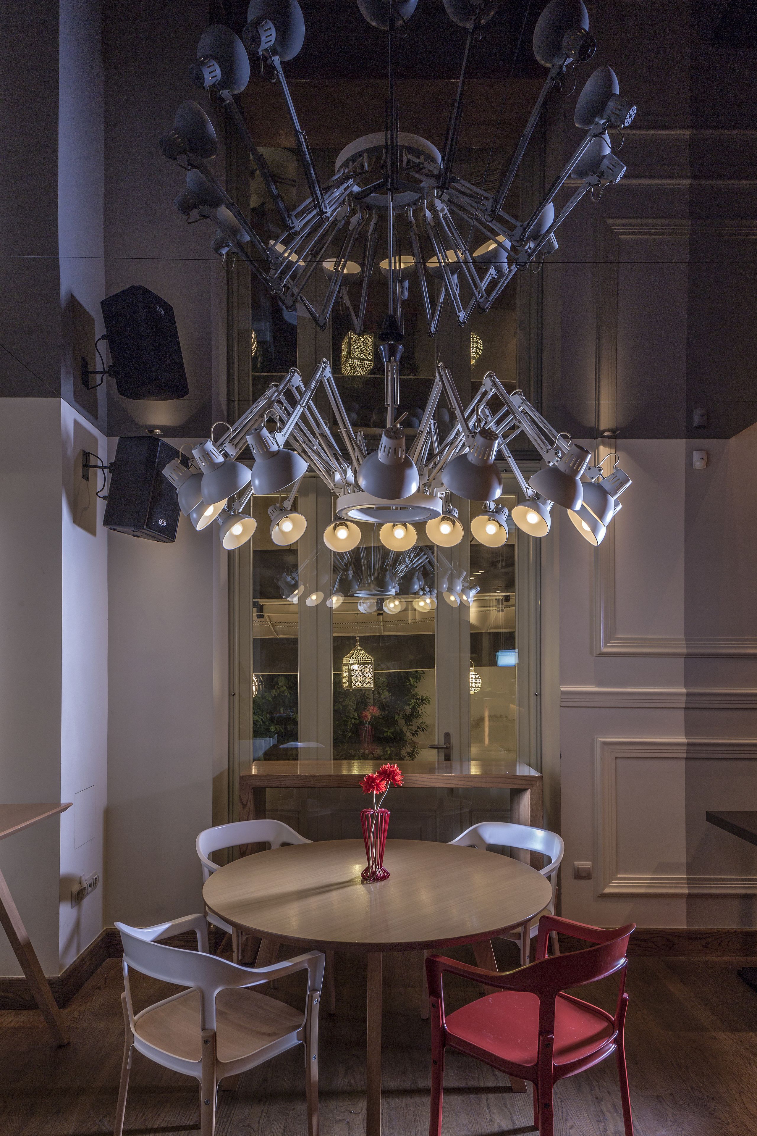 breakfast, lunch, dinner served; international cuisine