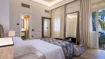 Premium bedding, minibar, in-room safe, desk