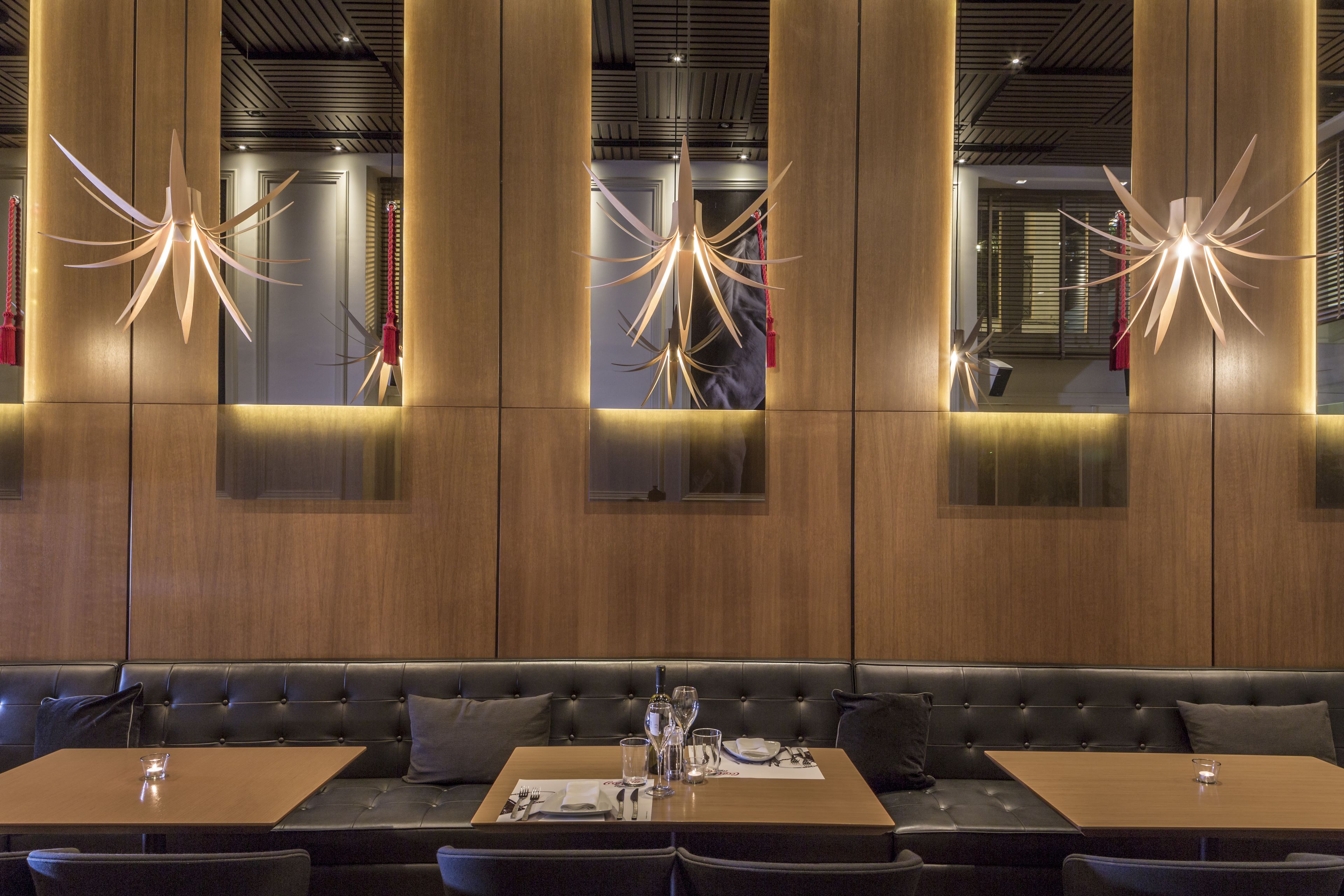 breakfast, lunch, dinner served; international cuisine