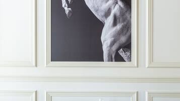 Breakfast, lunch, dinner served; international cuisine