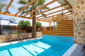 Premium tweepersoonskamer, privézwembad, op benedenverdieping | Uitzicht vanaf balkon