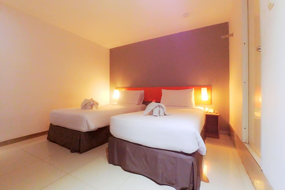 Habitación estándar con 2 camas individuales | Ropa de cama de alta calidad, escritorio y wifi gratis
