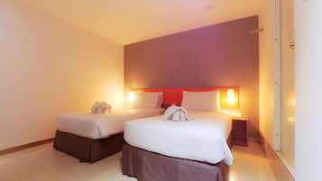 Premium bedding, desk, free WiFi