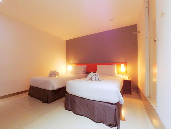 Standard Twin Room | Premium bedding, desk, free WiFi - CityOne Xpress Semarang (Semarang)