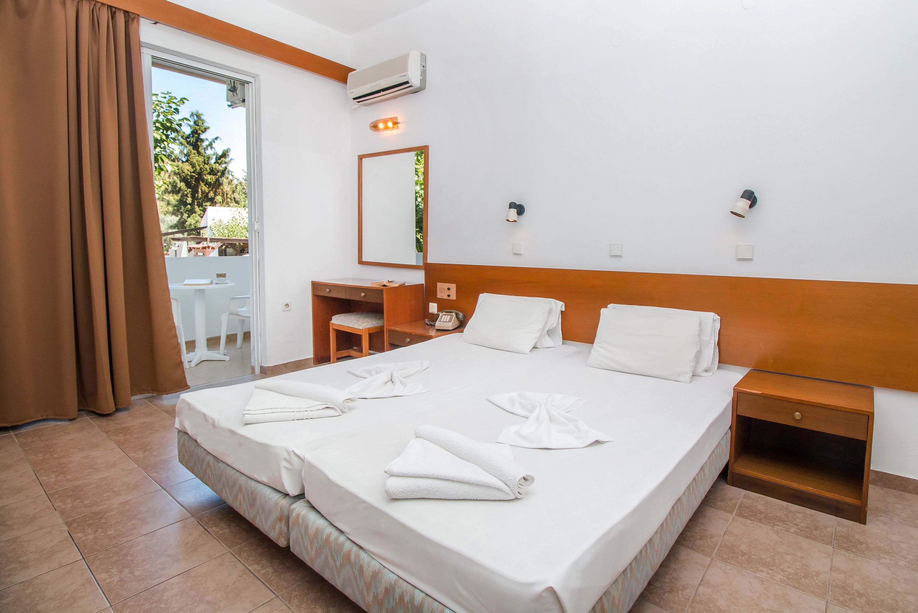 Photo - Achousa Hotel