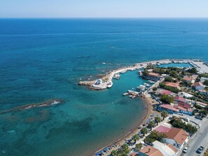 Beach nearby, waterskiing, sailing