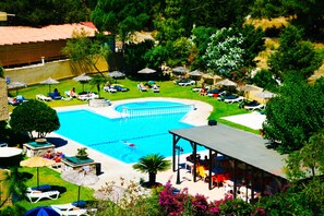 Seasonal outdoor pool, pool umbrellas, sun loungers