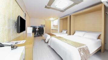 Basic-værelse med dobbeltseng eller 2 enkeltsenge | 1 soveværelse, skrivebord, mørklægningsgardiner, gratis Wi-Fi