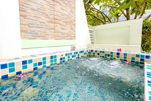 Kolam renang outdoor