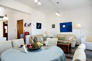 Phòng Suite dành cho gia đình, 2 phòng ngủ | Bộ đồ giường cao cấp, két bảo mật tại phòng 