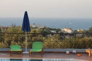 Hồ bơi ngoài trời 