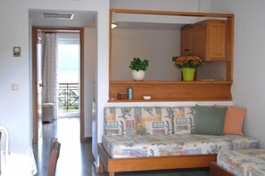 Apartment, 1 Schlafzimmer | Wohnbereich | LCD-Fernseher