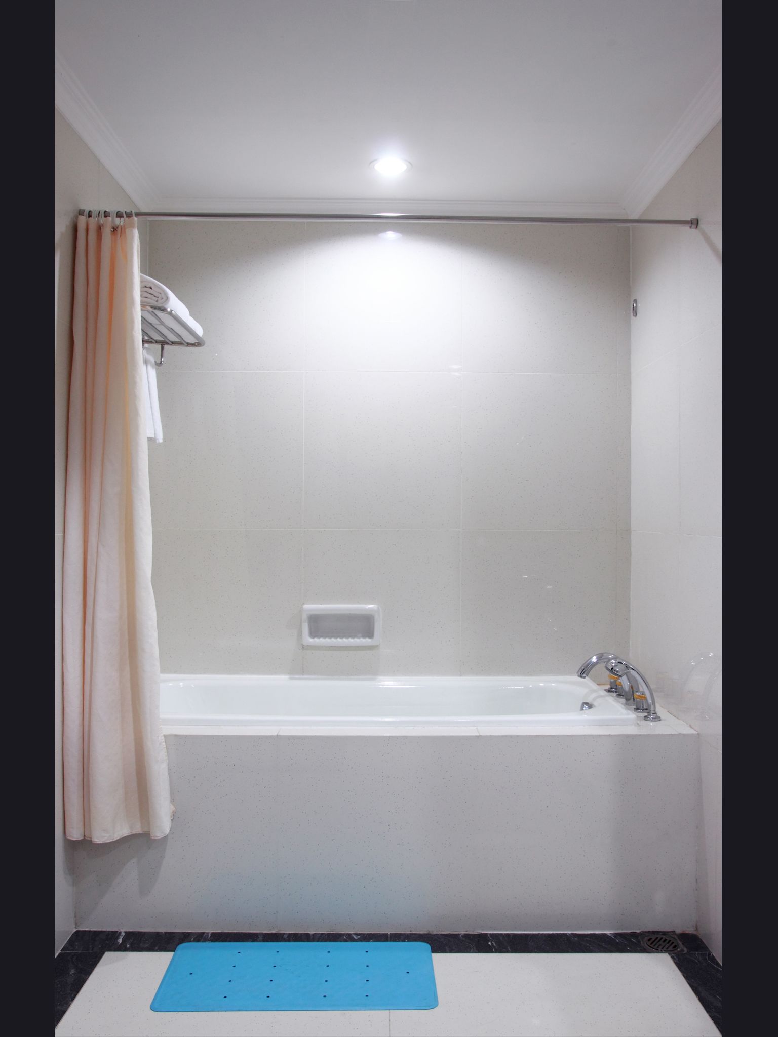 shower, free toiletries, hair dryer