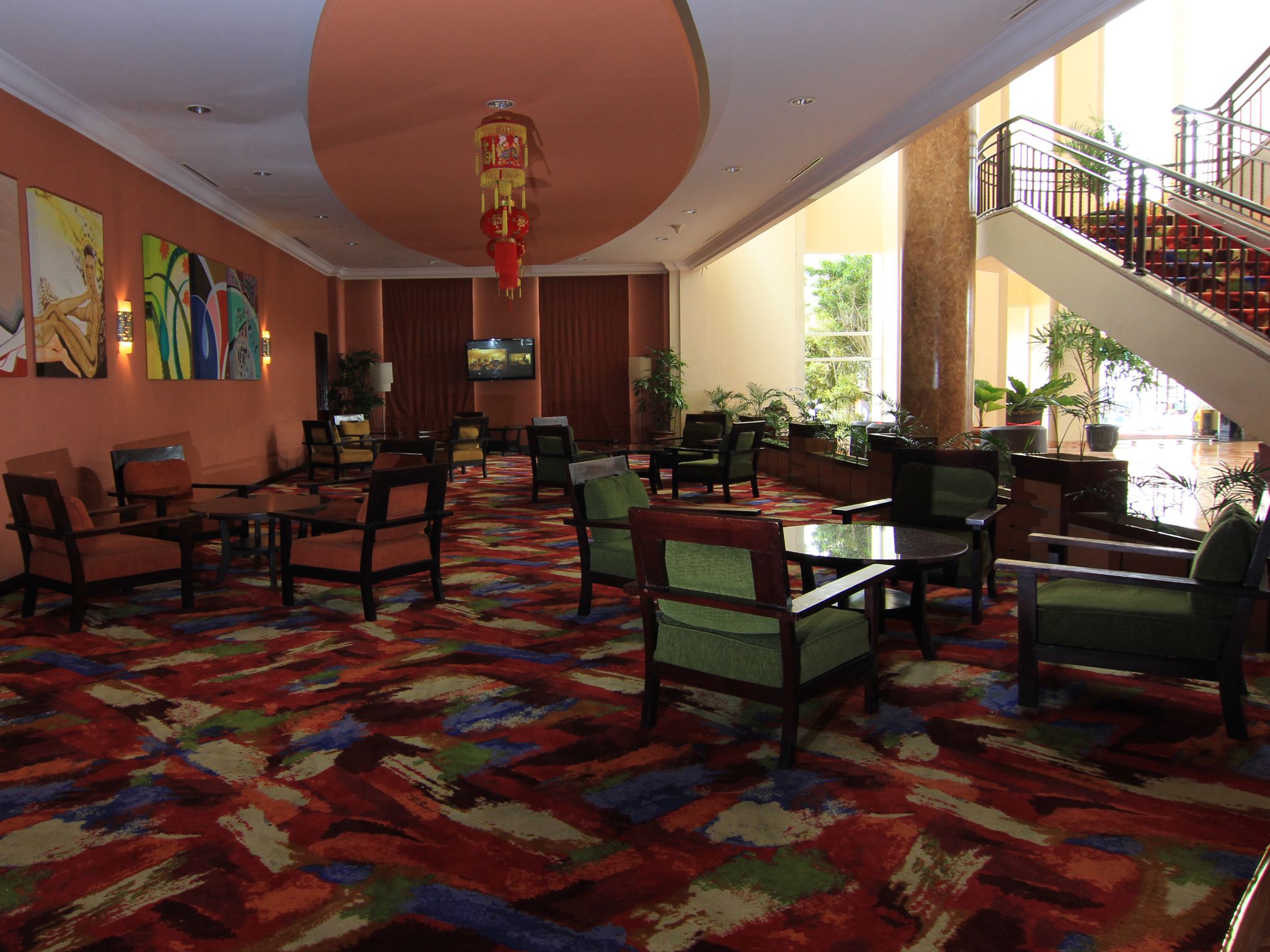 breakfast, lunch, dinner served; international cuisine