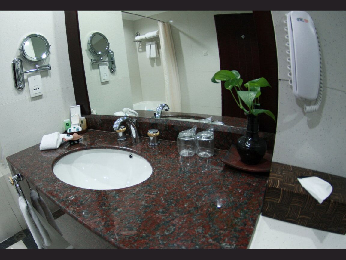 executive room | premium bedding, in-room safe, desk, free cots/infant beds