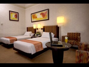 Deluxe Room | Premium bedding, in-room safe, desk, free cribs/infant beds