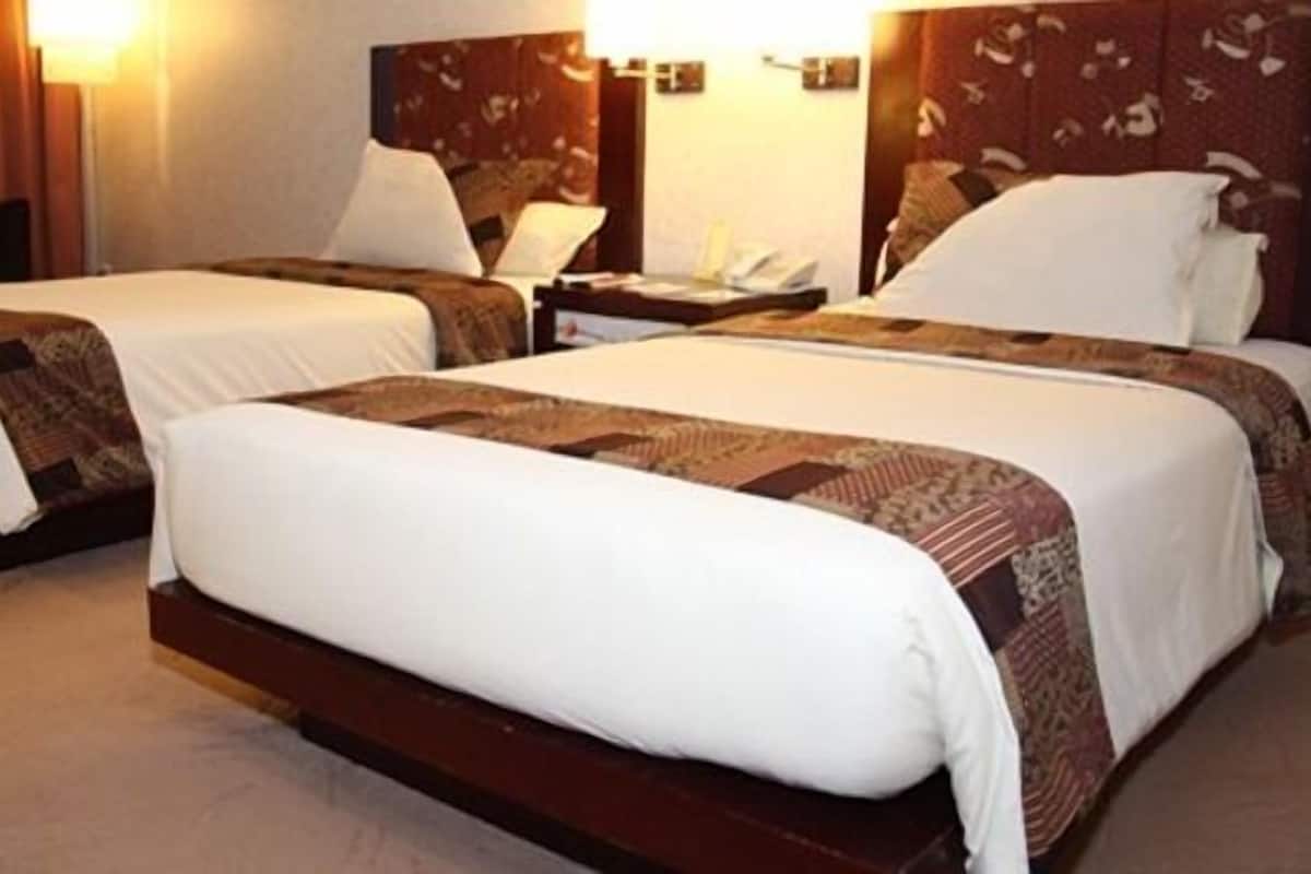 superior room | premium bedding, in-room safe, desk, free cots/infant beds