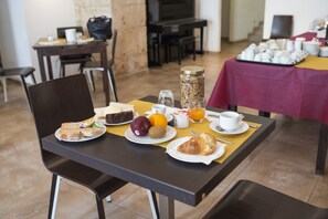 Desayuno completo incluido todos los días 