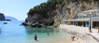 Zefiros Traditional Hotel