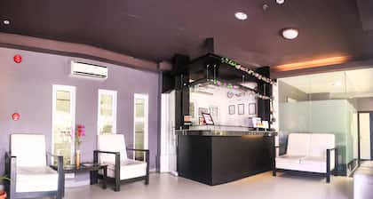 Lucky 9 Budget Hotel
