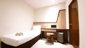 Quarto solteiro econômico, acessível, para não fumantes | Roupas de cama premium, escrivaninha, espaço de trabalho para notebook