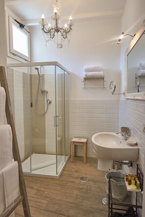 Comfort kamer, 1 twee- of 2 eenpersoonsbedden | Luxe beddengoed, een minibar met enkele gratis items