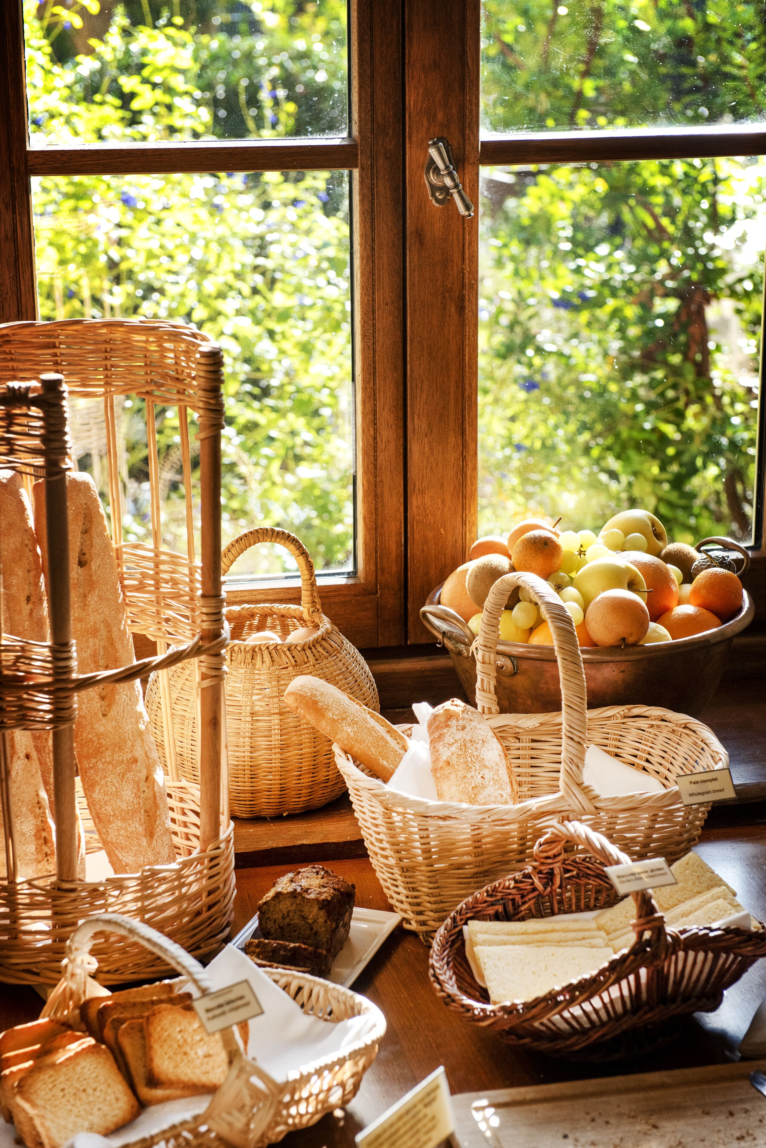 daily buffet breakfast (eur 25 per person)