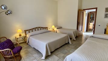 Camera quadrupla | Copriletto in piuma, tende oscuranti, Wi-Fi gratuito