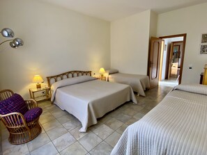 Firemannsrom | Dundyner, blendingsgardiner og wi-fi (inkludert)