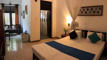 Economy Room | In-room safe, desk, soundproofing, free WiFi