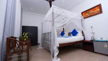 In-room safe, desk, soundproofing, free WiFi