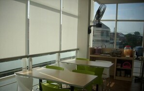 Breakfast area - Nozz Hotel Semarang (Semarang)