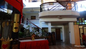 Interior - De Loro Inn and Restaurant (Puerto Princesa)