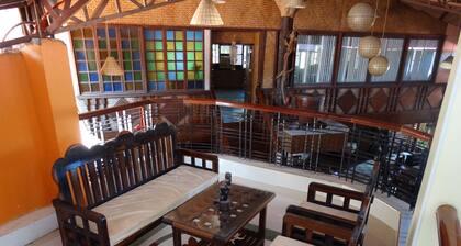 De Loro Inn and Restaurant
