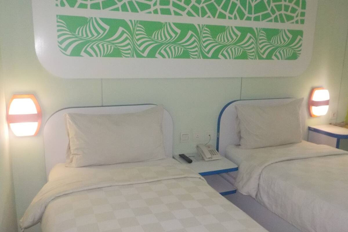 ห้องดีลักซ์ทวิน, เตียงเดี่ยว 2 เตียง | สิ่งอำนวยความสะดวกในห้องน้ำ | ฝักบัว, ของใช้ในห้องน้ำฟรี, โถสุขภัณฑ์แบบบิเดท์, ผ้าเช็ดตัว