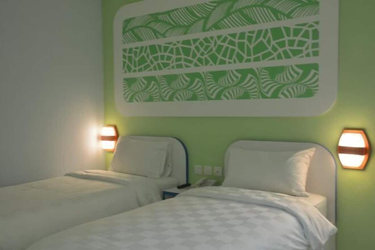 In-room safe, desk, free WiFi