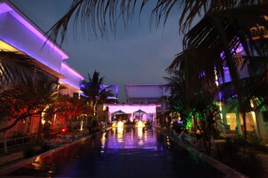 Outdoor pool, sun loungers