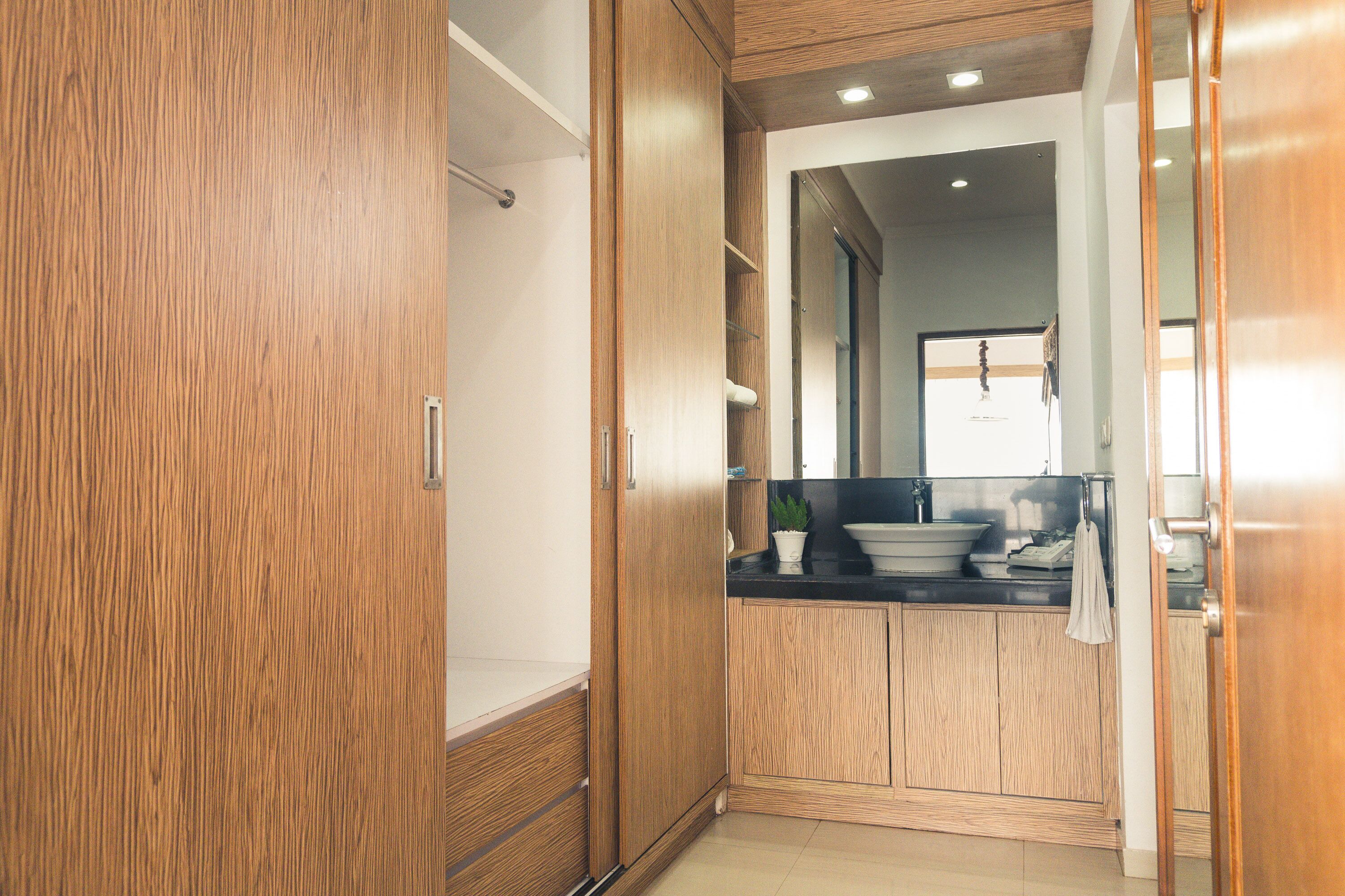 Deluxe Room | Bathroom sink