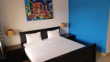 Minibar, pengeskab på værelset, skrivebord, gratis baby-/barnesenge