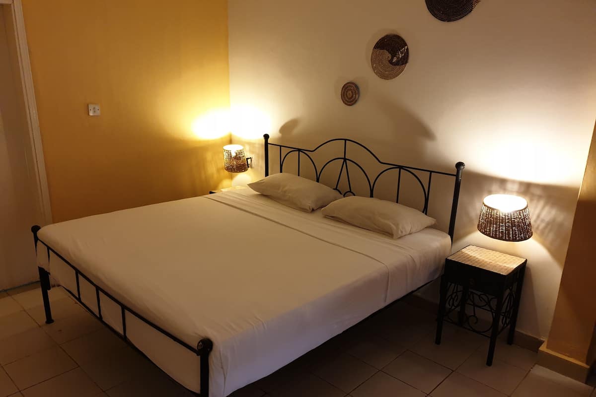 Standard Double Room | 1 bilik tidur, bar mini, peti besi dalam bilik, meja