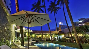 Outdoor pool, pool loungers - La Paloma Villa (Nha Trang)