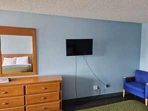 Deluxe Room, 2 Queen Beds, Non Smoking, Refrigerator & Microwave | Television - Sumner Motor Inn (Sumner)