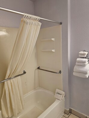 Bathroom - Sumner Motor Inn (Sumner)