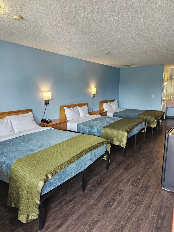 Deluxe Room, Multiple Beds, Non Smoking, Refrigerator & Microwave