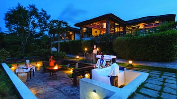 Bar accanto alla piscina