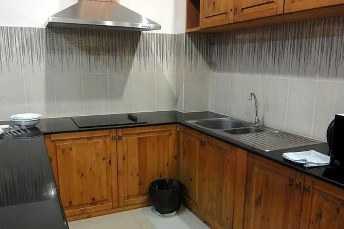 full-sized fridge, microwave, electric kettle