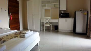 Studio Type - B | Coffres-forts dans les chambres, bureau, rideaux occultants