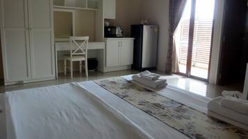 Studio Type - B | Coffres-forts dans les chambres, bureau, rideaux occultants